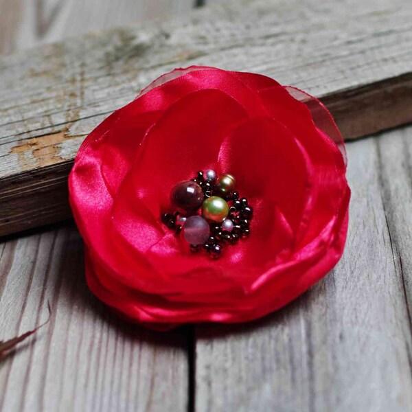 Tissu ROUGE Fleur BROCHE Pin pour robe, petites idées cadeaux pour elle - fleur Pin Organza Satin fait main, grande broche rouge