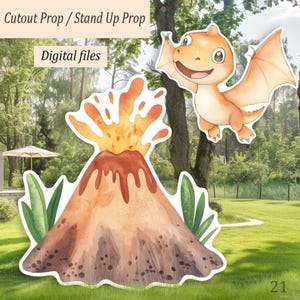 Op de afbeelding: Uitgesneden prop met een aquarel illustratie van een uitbarstende vulkaan en een cartoon oranje draak. De tekst luidt "Cutout Prop / Stand Up Prop" en "Digital files". Geschikt voor een kinderfeestje.