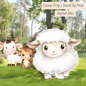 Puede incluir: Recortes de acuarela de animales de granja: una oveja blanca, una vaca y un ternero, sobre hierba verde. La oveja tiene lana blanca y esponjosa y una cara sonriente. La vaca es blanca con manchas marrones, y el ternero es marrón. Texto: "Cutout Prop / Stand Up Prop" y "Digital files."