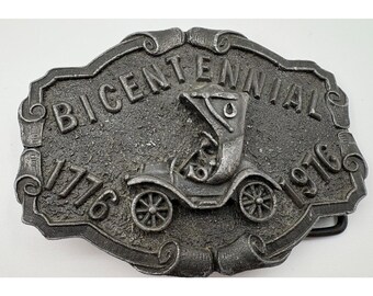 Hebilla de cinturón vintage del Bicentenario, de 1776 a 1976, con reverso de águila de EE. UU. de metal fundido con forma de automóvil