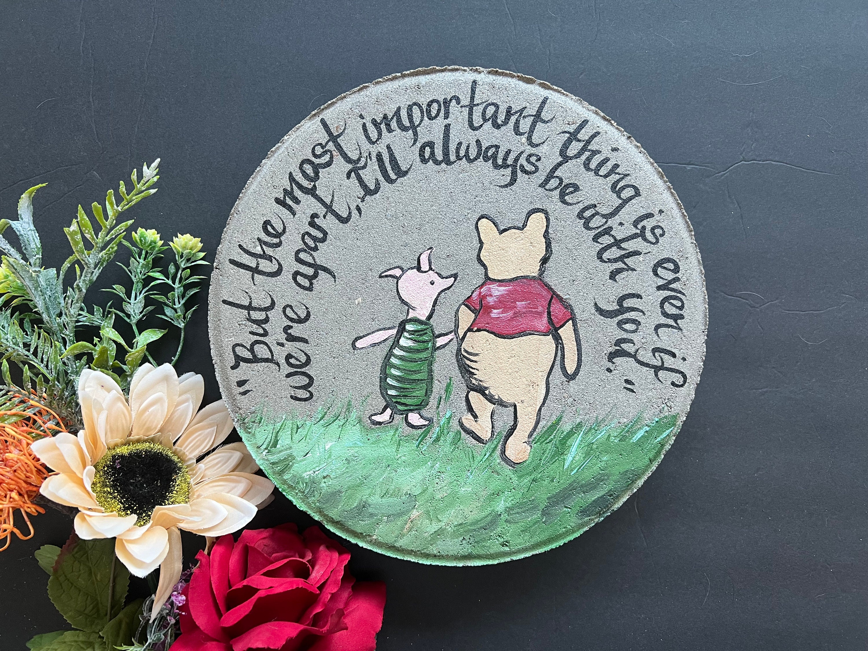Piedra de jardín de Winnie the Pooh pintada a mano: regalo conmemorativo -  Etsy México, image size:3000x2250