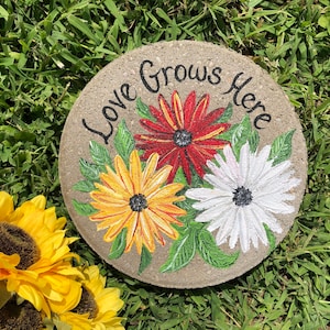 GERBERA DAISY Garden Stone, Mothers Day Gift, Gift for Mom, Grandma Gift, Hand Painted Stepping Stone, Personalized Garden Item, Mothers Day