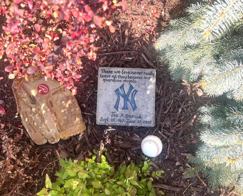 Piedra conmemorativa de béisbol de los Yankees: regalo conmemorativo pintado a mano 8" Square Stone