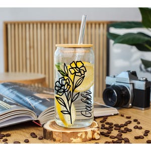 Personalized Glass Cup, Flower Glass, 16 oz glass, Iced Coffee Cup, Iced Coffee Glass, Personalized, Bamboo Lid, Glass Straw, Personalized