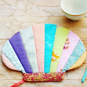 Seashell Patchwork Pot Holder: Quilted Cotton Trivet Coaster