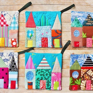 Patchwork House Coaster: Quilted Beach Hut Cotton Pot Holder