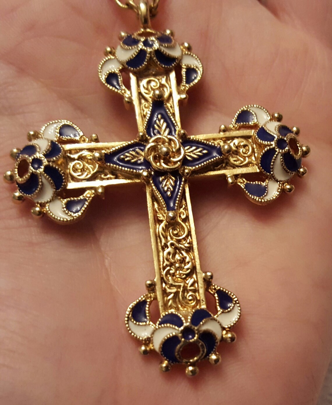 Beautiful Goldtone and Enamel Cross Necklace, Avon Smithsonian