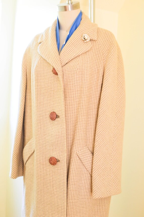 Vintage Women's Swing Coat, Cream and Brown Check… - image 4