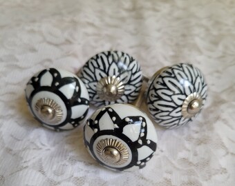 Set of 4 Drawer Pulls, Black and White Pattern