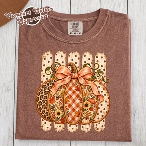 Camiseta de calabaza con estampado de patchwork, camiseta de calabaza estilo preppy coqueto, camiseta de otoño de colores cómodos, camiseta de campo de calabazas, linda camiseta de otoño, camiseta de temporada de otoño