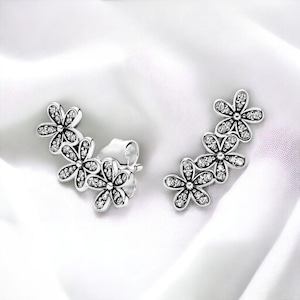 Pendientes de plata de ley con forma de margarita, bonitos pendientes florales con circonitas cúbicas, pendientes pequeños con forma de flor de plata brillante, pendientes trepadores, regalo para novia
