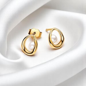 Cute Gold Pearl Stud For Women, Organically Shaped Gold Stud Earring, Oval Pearl Earrings Stud, Sparkling Pearl Jewellery, Cute Gift for Her