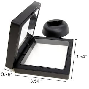 Schwimmende Vitrine mit Sockel