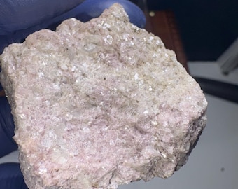 Ejemplar de lepidolita Lilic en matriz Varutrask Suecia Cristales naturales minerales decoración especímenes minerales curativos