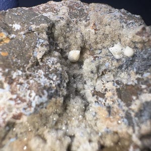 Gyrolit plus andra Qualsberg-brottet Ortenburg Voglesberg Hessen Tyskland Naturliga kristaller mineraler dekor läkning mineralprover