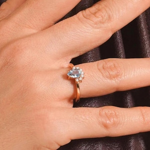 London Blautopas Diamant Ring, Solitär Vintage Verlobungsring, Eternity Stacking Band, 14K Gold Teardrop Cut Hochzeitsschmuck