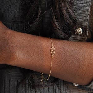 14K Solid Gold Leaf Bracelet, Bridal Gold Jewelry, Nature Inspired Gold Jewelry, Adjustable Chain Bracelet, Dainty Layering Leaf Bracelet