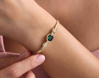 Bracciale in argento 925K con smeraldo verde, delicato gioiello con pietra portafortuna, bracciale minimalista per lei, bracciale con catena a spina di pesce e pietre preziose, bracciale rigido in oro
