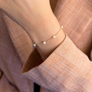 14K Gold Pearl Bracelet, Dainty Gold Bracelet, Pearl Beaded Bracelet, Simple Pearl Chain Bracelet, Layering Bracelet, Bridesmaid Gifs