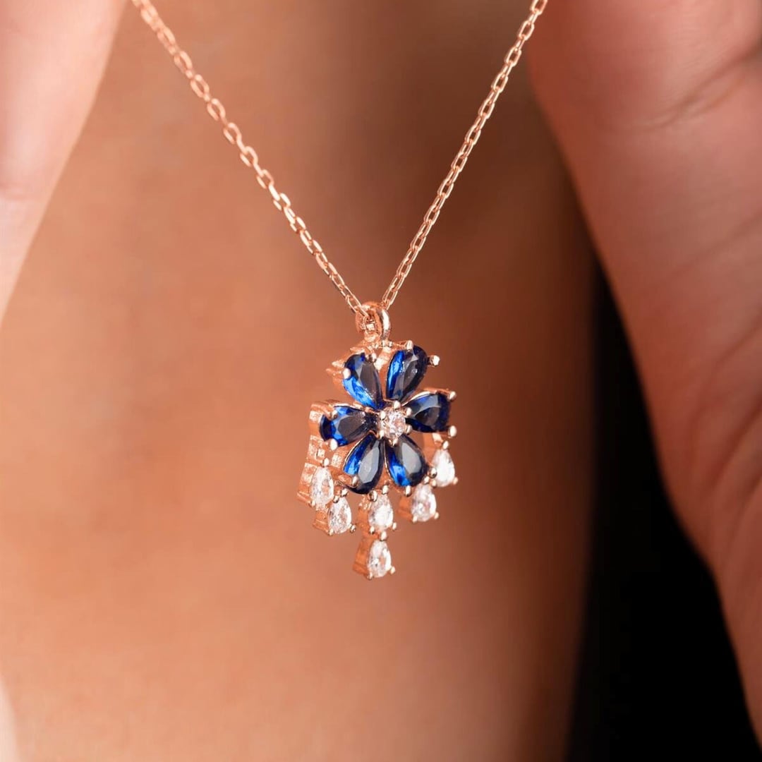 ブルーサファイア 花形 ネックレス 楽天市場】ブルーサファイア（モチーフ花）（ネックレス・ペンダント