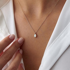 Teardrop Opal Halskette, 14K Gold Feueropal Schmuck, weißer Opal Anhänger, Zierliche Schichtung Halsketten für Frau, Solitaire Rose Gold Halskette