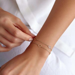 14K Gold Flower Chain Bracelet, Bridal Gift, Flower Garden Layered Jewelry, Vintage Style Daisy Bangle, Birthday Gift for Her, Cuff Bracelet