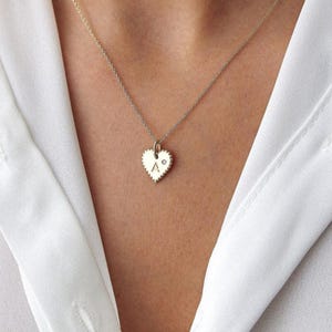 Colar de coração personalizado, colar de coração gravado, presentes de aniversário, presentes de aniversário, colar de coração com nome personalizado, colares de ouro para ela