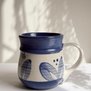 Vintage Pfaltzgraff Stoneware Mug – Blue & White Hand-Painted Floral – 12 oz