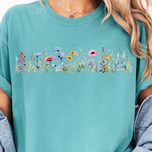 Camisa con flores silvestres Comfort Colors®, camisa floral estilo cottagecore, camisa botánica, camisa con flores, camisa con naturaleza, camiseta con flores silvestres, regalo para ella