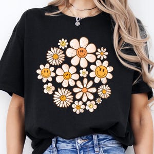 Retro Daisy Shirt, Daisy Flower Shirt Womens, Flower Smile Faces Shirt,Flowers Shir,Retro Flower Shirt, Mom Shirt,Womens Shirt,Trendy Shirts