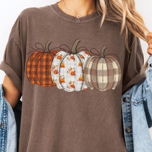Comfort Colors® Fall Pumpkin T-Shirt, Autumn Fall Women Shirt, Thanksgiving Shirt, Pumpkins Shirt, Checkered Pumpkin Shirt, Women gift, her