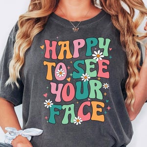 Comfort Colors® Happy To See Your Face, leuk shirt voor leraar, shirt voor leraar, shirt voor leraar, terug naar school shirt voor leraar, cadeaus, shirt voor eerste dag van school