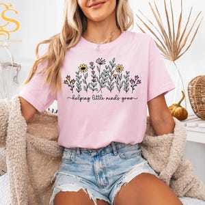 Helfende kleine Köpfe wachsen Shirt, Kindergärtnerin Shirt, Lehrer Wertschätzung Shirt, Lehrer Geschenk, Frauen Shirt