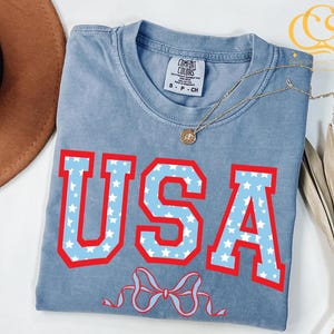 Camisa com laço Comfort Colors® USA, camisa feminina de 4 de julho, camisa feminina EUA, camisa feminina de 4 de julho EUA, camisa feminina fofa, presente para ela