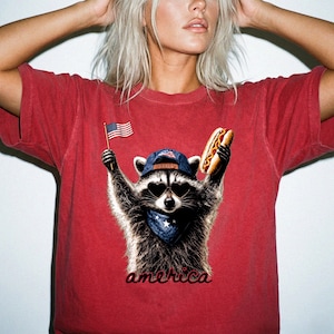 Comfort Colors® Feral & Free Racoon Shirt, 4th of July Shirt, USA Independence Day Shirt, Funny Raccoon Tee, Patriotic Shirt, July 4th Gift immagine 5