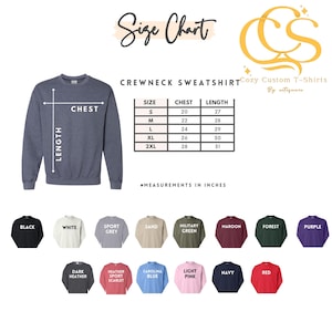 K&ouml;nnte beinhalten: Gr&ouml;&szlig;entabelle f&uuml;r ein Crewneck-Sweatshirt mit Ma&szlig;en in Zoll. Die Tabelle zeigt die Gr&ouml;&szlig;en S bis 2XL mit Brust- und L&auml;ngenma&szlig;en. Farboptionen: Schwarz, Wei&szlig;, Sportgrau, Sand, Milit&auml;rgr&uuml;n, Burgunderrot, Waldgr&uuml;n, Lila, Dunkelgrau, Heather Sport Scarlet, Carolina Blau, Hellrosa, Marineblau und Rot.