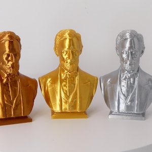Abraham Lincoln Bust: Desk Sculpture - History Lover Gift