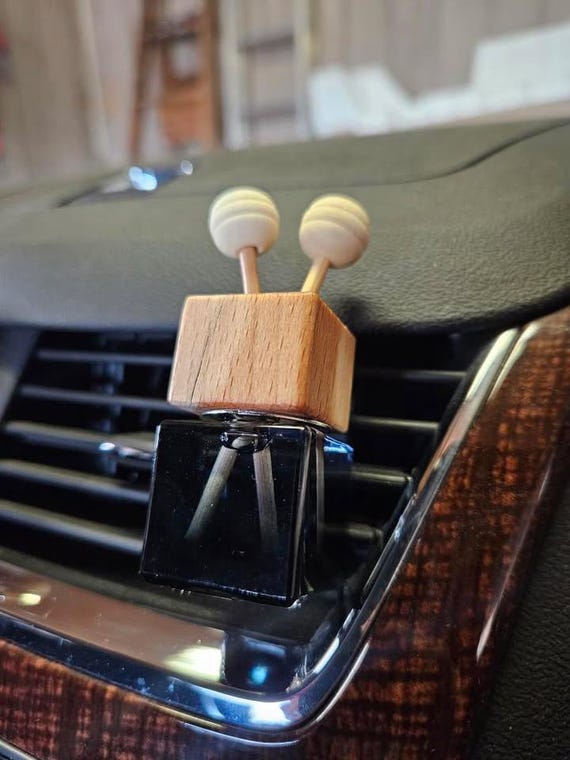 Premium Duftspender fürs Auto | Luxus-Auto-Lufterfrischer | Umweltfreundlicher Autoduftdiffusor | Ideales Geschenk für Sie und für Ihn