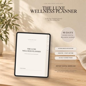 Könnte beinhalten: Ein digitales Tablet mit dem Luxe Wellness Planner, einem 90-Tage-Journal. Der Bildschirm zeigt den Titel, den Untertitel und ein Feld für Besitzerinformationen. Der Text umfasst Luxe Wellness Atelier und 90 Days Guided Digital Wellness Journey.