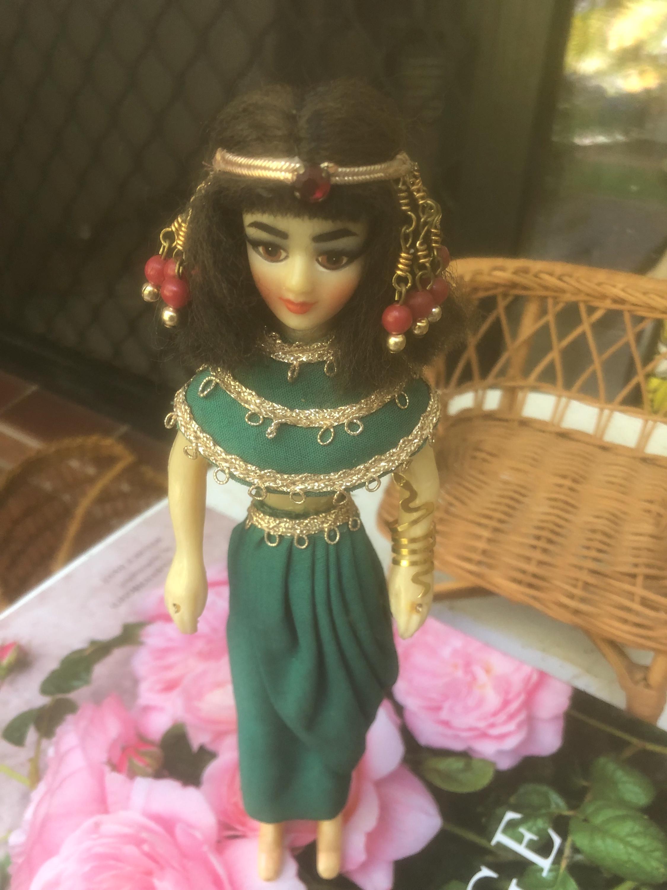 人形 イタリア製 茶色の髪 緑の目 レア HTF アンティーク 人形 イタリア製 茶色の髪 緑の目 レア HTF アンティーク - メルカリ