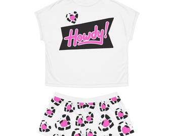 Grüß dich! Kuh-Print Pyjama Set | Kurzes Pyjama Set mit Pink Leopard Herzen AOP