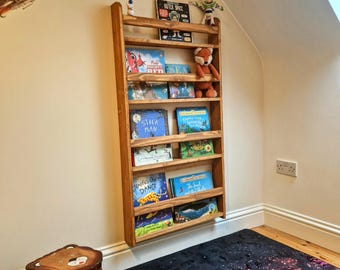 Estantería infantil de pared: artesanía irlandesa hecha a mano. Se entrega completamente montada.