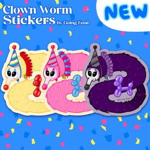 Pode incluir: Coleção de "Clown Worm Stickers" da Going Feral, com bichos-da-seda de desenho animado com chapéus de festa e detalhes de balões. Os adesivos são amarelos, rosa e roxos, com fundo azul e confetes.