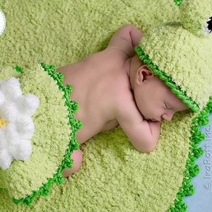 CROCHET PATTERN Baby Frog on Lily Pad Hat and Rug image 4