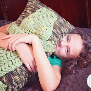 CROCHET PATTERN Snappy Simon The Crocodile Pillow image 5