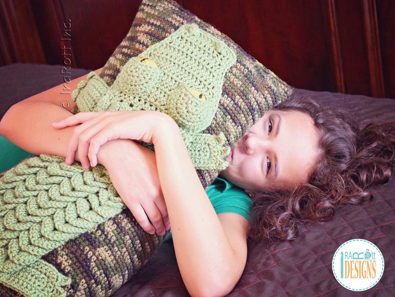 CROCHET PATTERN Snappy Simon The Crocodile Pillow image 5