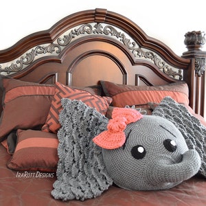 CROCHET PATTERN Josefina and Jeffery Elephant Pillow image 1