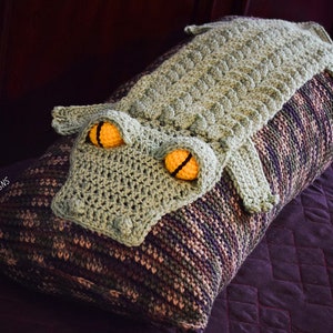 CROCHET PATTERN Snappy Simon The Crocodile Pillow image 1