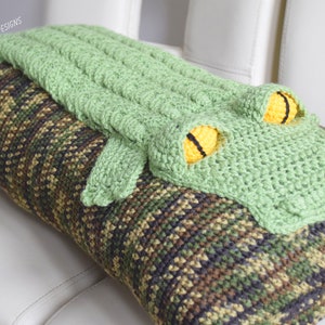 CROCHET PATTERN Snappy Simon The Crocodile Pillow image 4