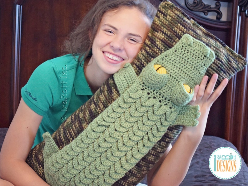 CROCHET PATTERN Snappy Simon The Crocodile Pillow image 3